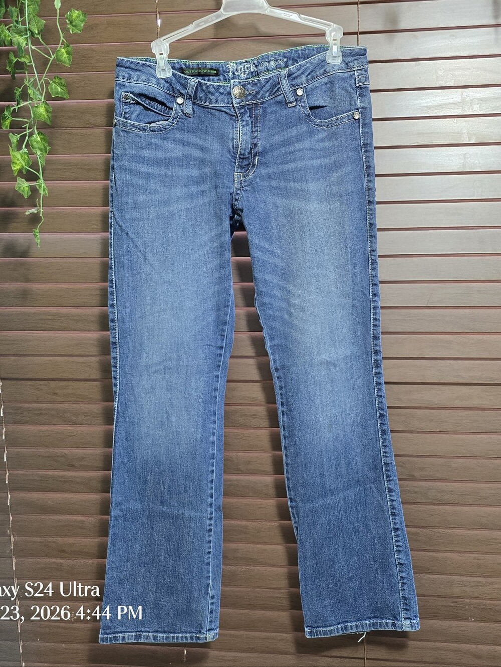 Wrangler Rock 47 Low Rise Light Wash Blingy Womens Jeans Waist 30/32